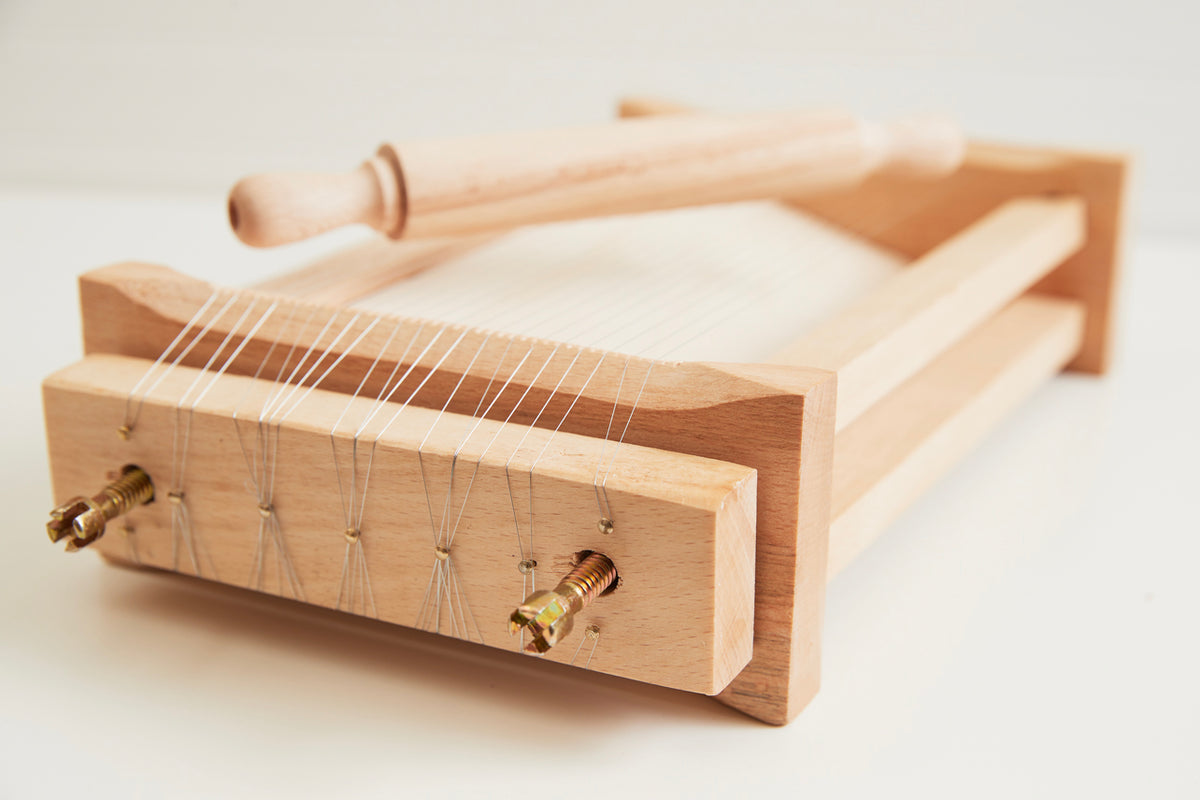 Wooden pasta chitarra with parallel strings and wooden rolling pin, small size.